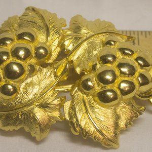 Douglas Paquette Grape Clusters Belt Buckle